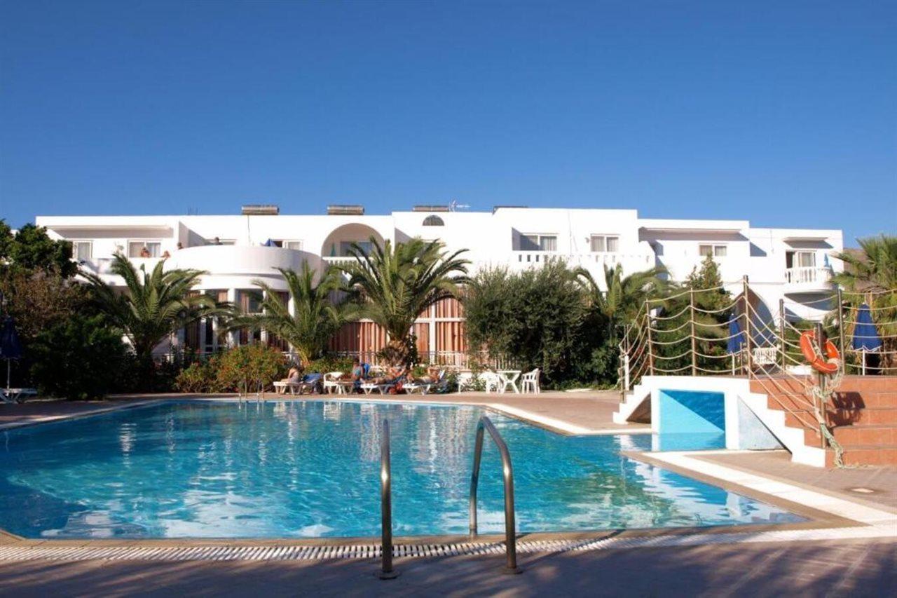 Eristos Beach Hotel Megalon Chorion  Exterior photo