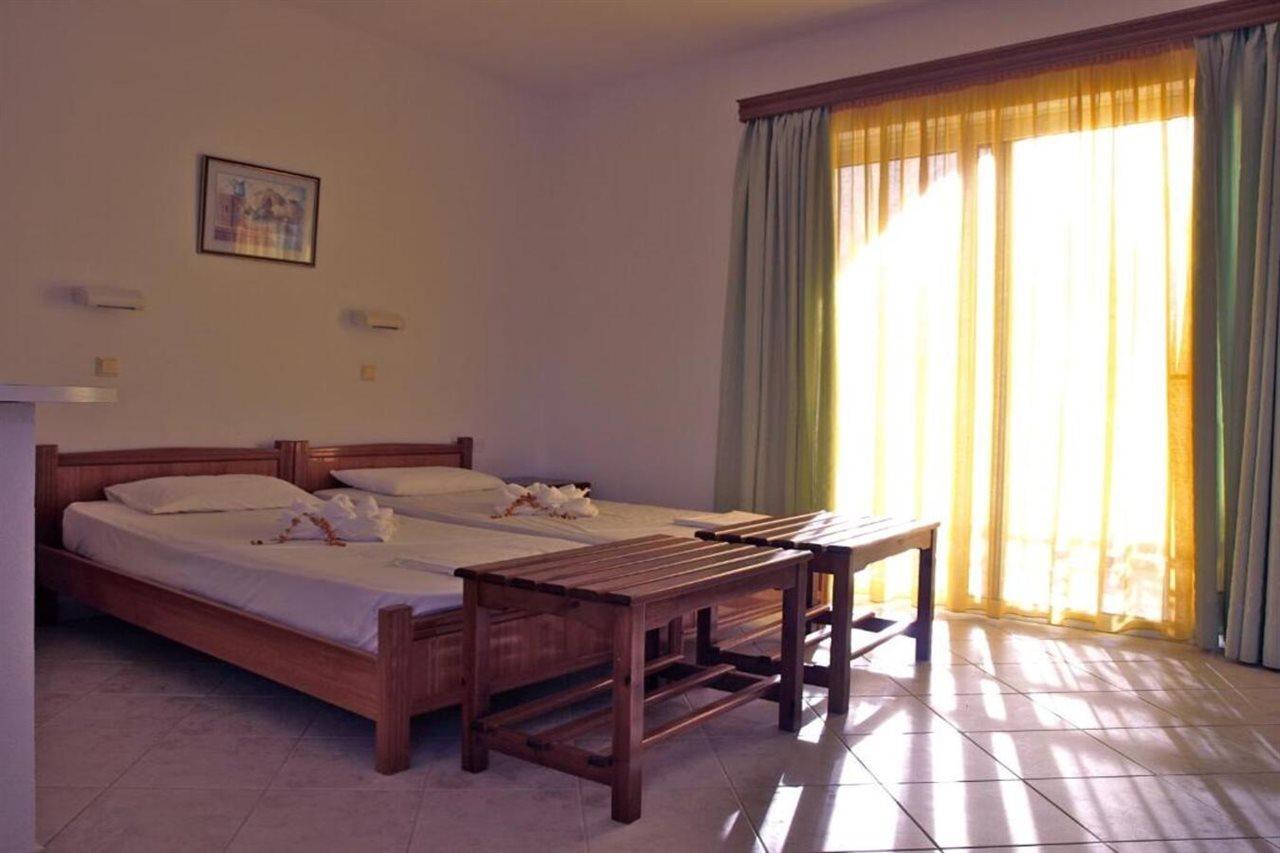 Eristos Beach Hotel Megalon Chorion  Exterior photo
