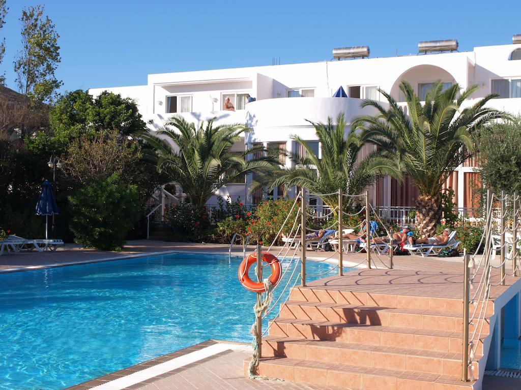 Eristos Beach Hotel Megalon Chorion  Exterior photo