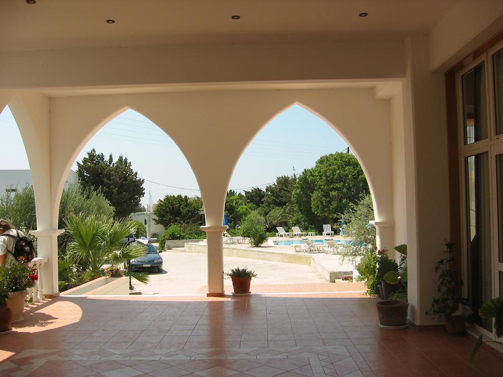Eristos Beach Hotel Megalon Chorion  Exterior photo