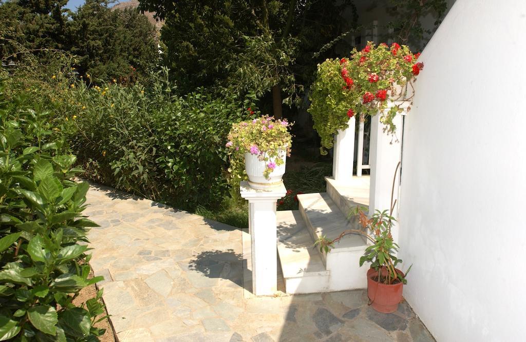 Eristos Beach Hotel Megalon Chorion  Exterior photo