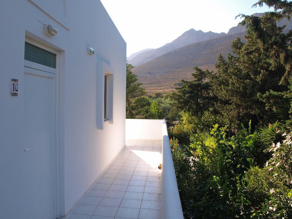 Eristos Beach Hotel Megalon Chorion  Exterior photo