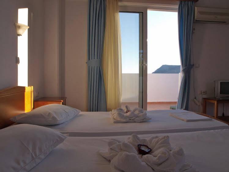 Eristos Beach Hotel Megalon Chorion  Exterior photo