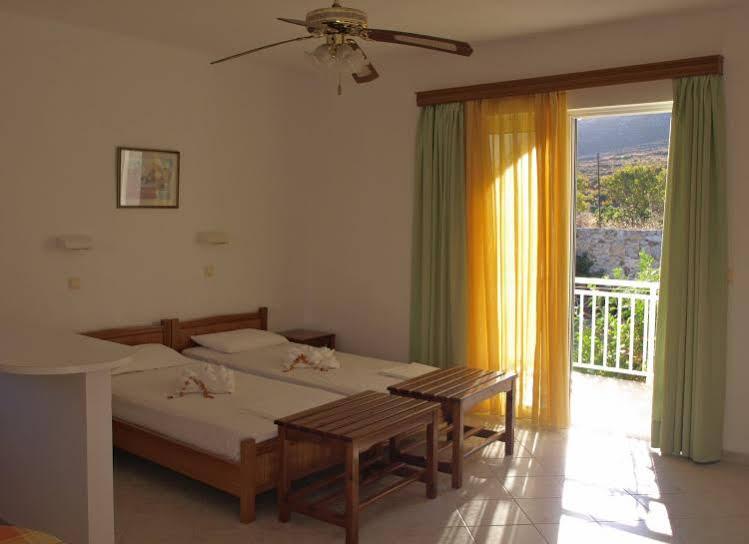 Eristos Beach Hotel Megalon Chorion  Exterior photo