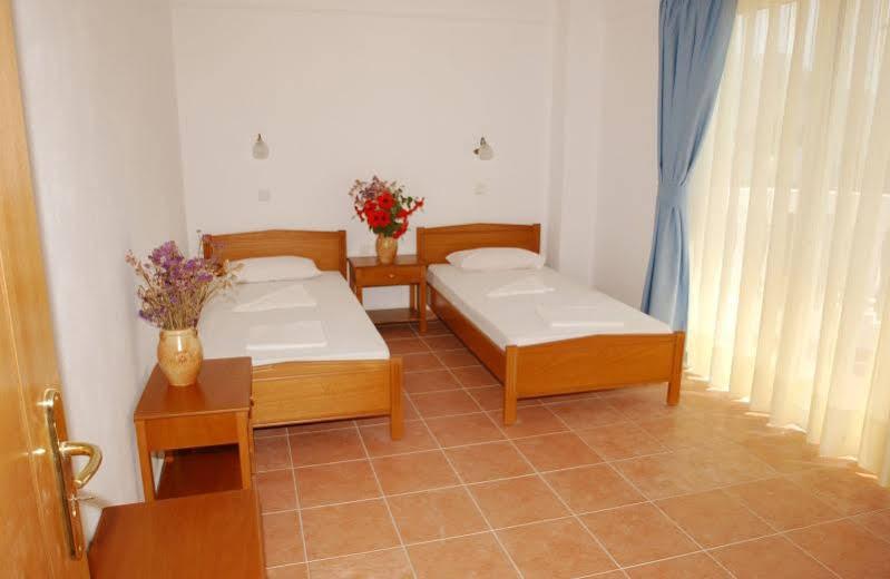 Eristos Beach Hotel Megalon Chorion  Exterior photo