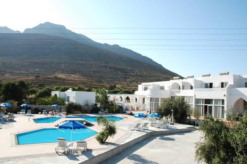Eristos Beach Hotel Megalon Chorion  Exterior photo